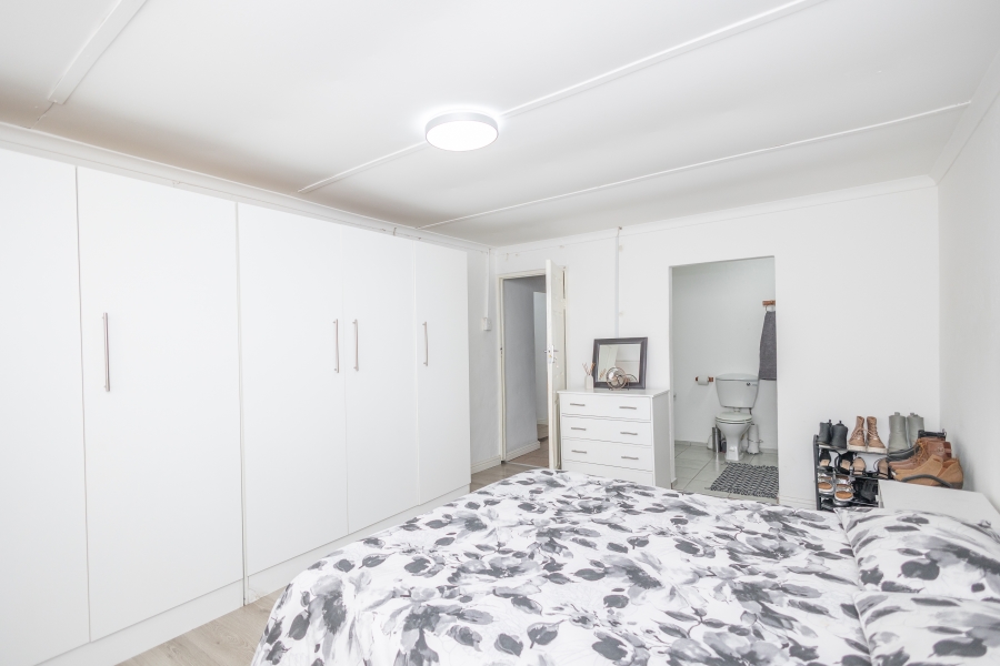 2 Bedroom Property for Sale in Uitsig Western Cape